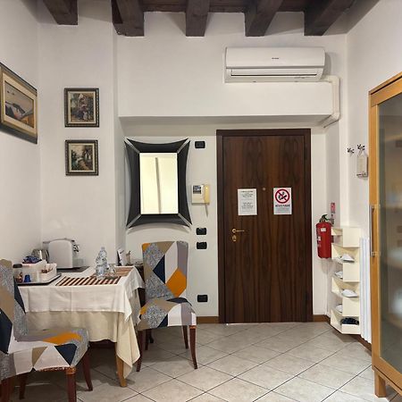 Апартаменты Monolocale In Piazza Isolo Верона Экстерьер фото