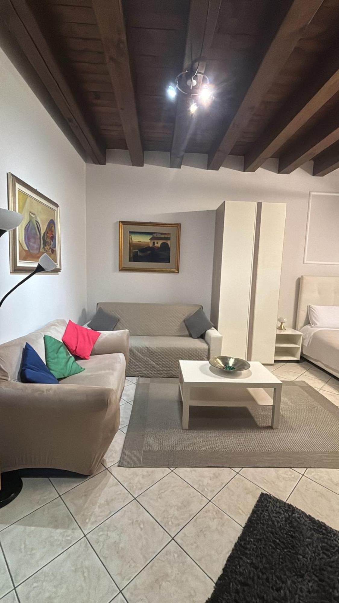 Апартаменты Monolocale In Piazza Isolo Верона Экстерьер фото
